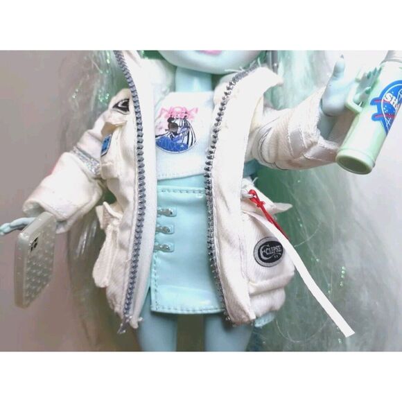 Rainbow High Shadow High Zooey Electra Seafoam Blue DOLL MGA 2022 Exclusive Accs - Picture 5 of 16